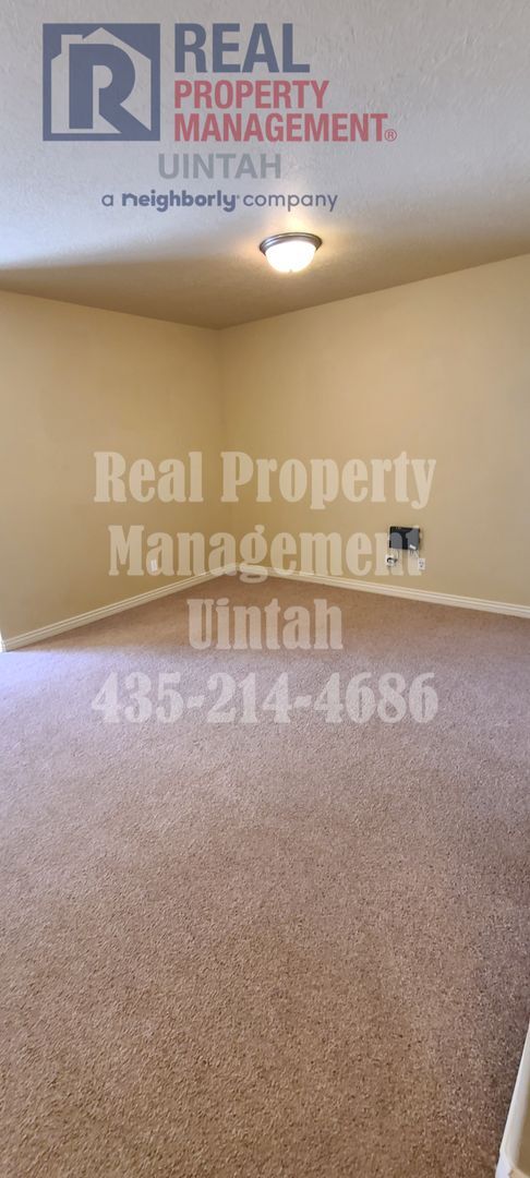 Building Photo - 431 E Gray Fox Ln