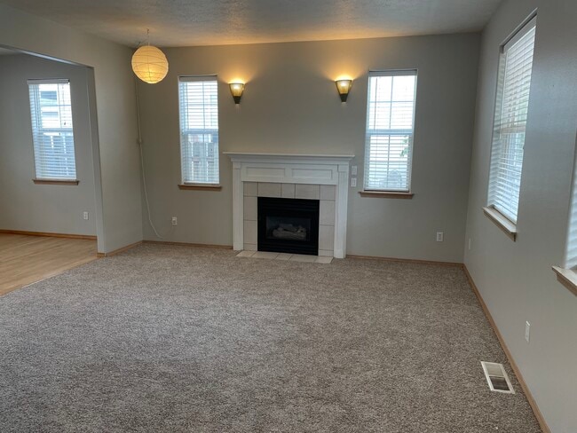 Building Photo - 15083 SE Oregon Trail Dr