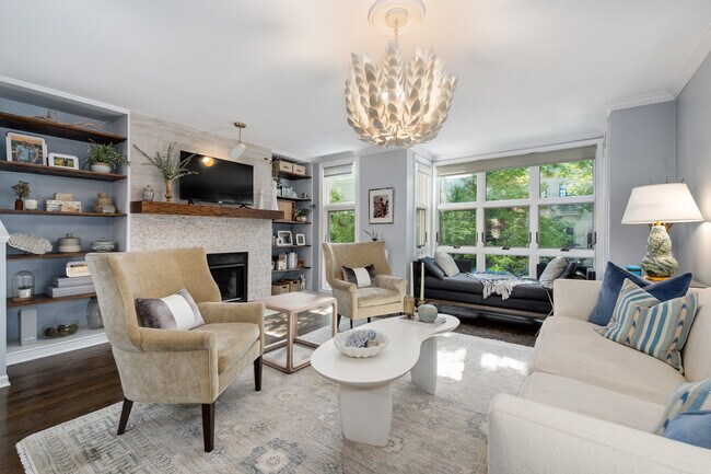 Building Photo - 2389 N Wayne Ave