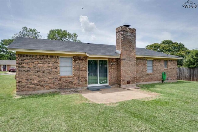 Building Photo - 5511 Hooper Dr