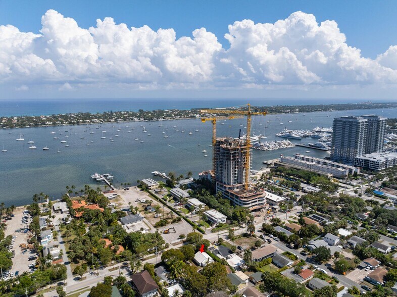 Building Photo - 4815 N Flagler Dr