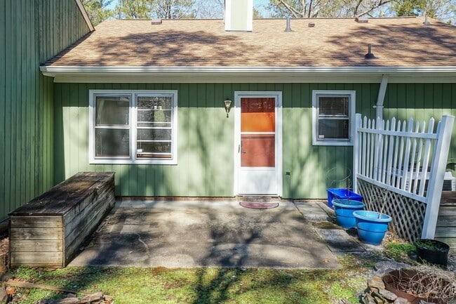 Building Photo - One Bedroom Home!