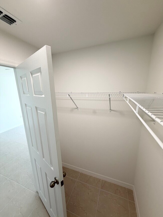 Building Photo - 2 Whee Pl