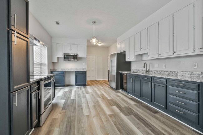 Building Photo - Quiet, clean, and updated House in 55+ Com...
