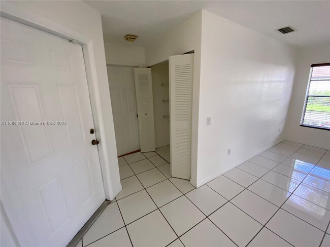 Building Photo - 14965 SW 49th Ln