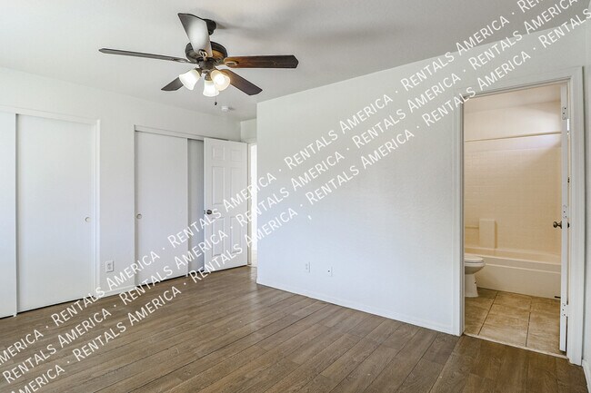 Building Photo - 12043 W Windrose Dr