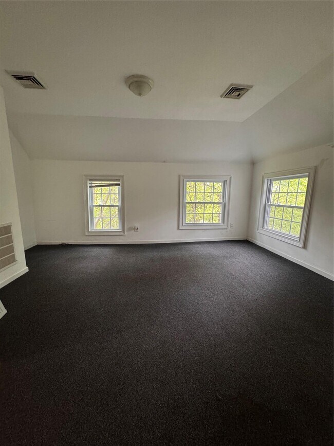 Building Photo - 955 NY-52