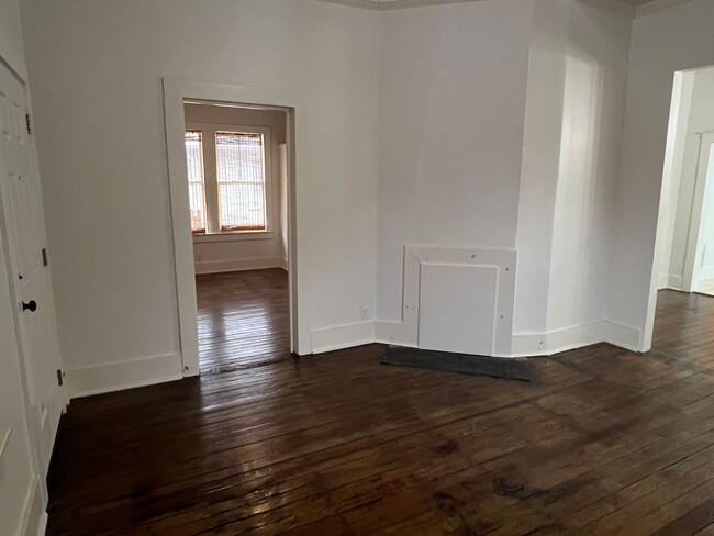 Building Photo - Newly Remodeled 2BR/1BA in Old Town Brunsw...