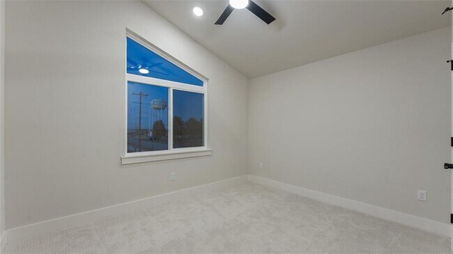 Building Photo - 1851 Lapis Ave