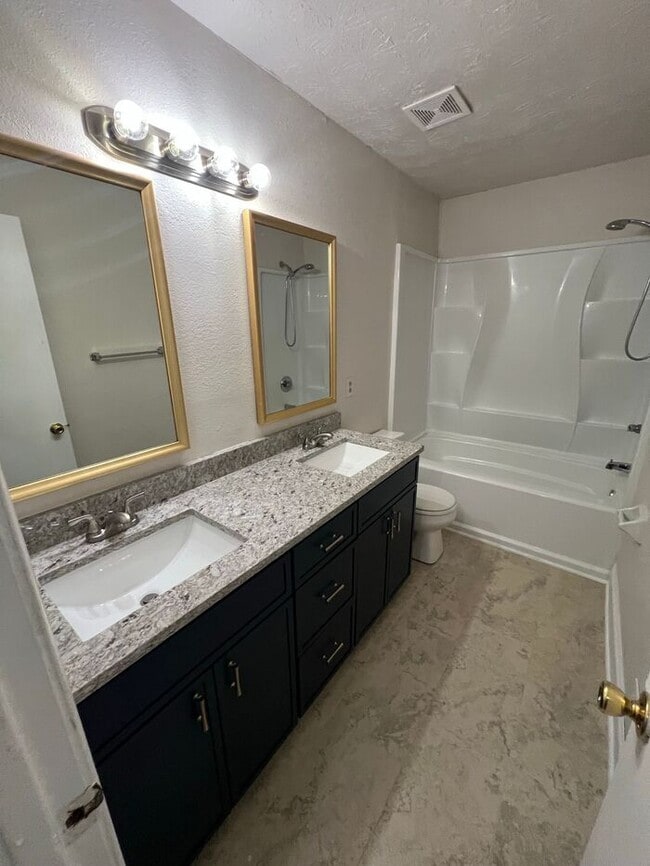 Building Photo - Beautiful 2-Bedroom Townhome in the Highly Sought-After Buford School District!