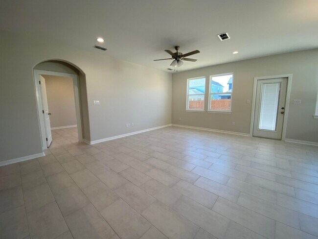 Building Photo - 1426 Key Deer Dr