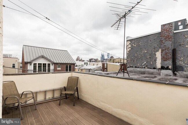 Building Photo - 821 Catharine St