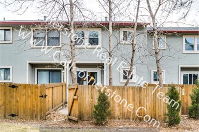Building Photo - 667 Shooks Ln