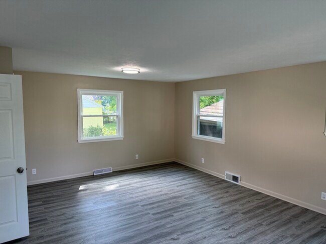 Building Photo - 243 Rockwell St