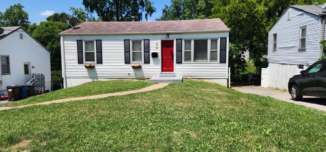 Building Photo - Updated Ferguson Home with Finished Basement & Fenced Yard
