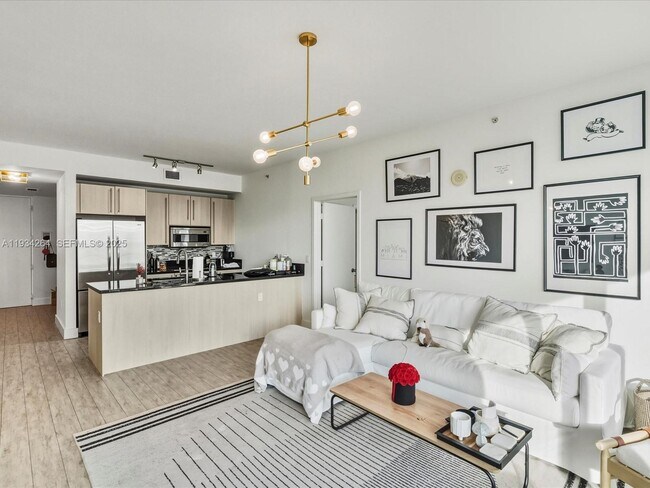 Building Photo - 1111 SW 1st Ave