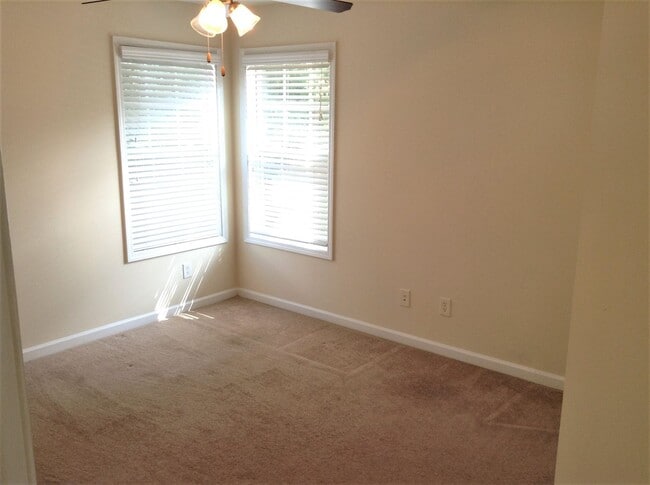 Building Photo - 6br House Near Campus FOR RENT