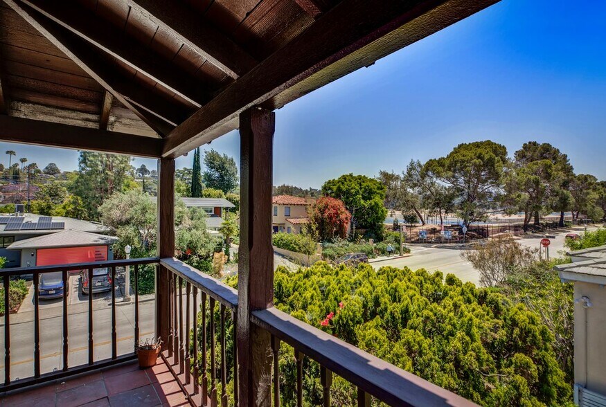 Building Photo - 2433 W Silver Lake Dr