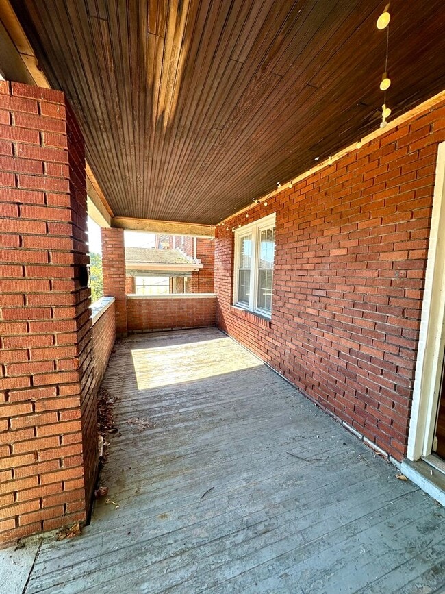 Building Photo - Updated 3 Bedroom, 1 Bath Home on a Quiet ...