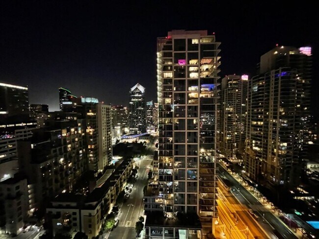 Building Photo - 2 Bedroom-2 Bathroom Fully Furnished Condo...
