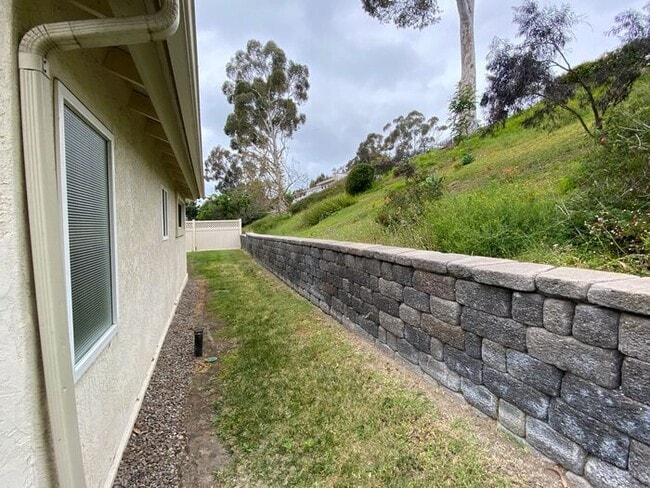 Building Photo - 3BR 3BA home, located in beautiful Solana Beach! Spacious layout with lush landscape