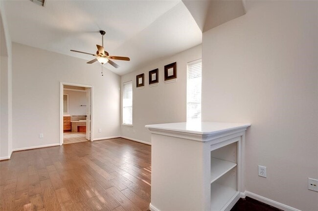 Building Photo - 34 N Longsford Cir