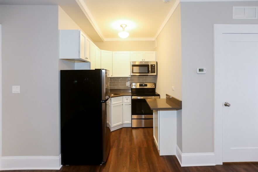 Building Photo - 817 W Lakeside Pl