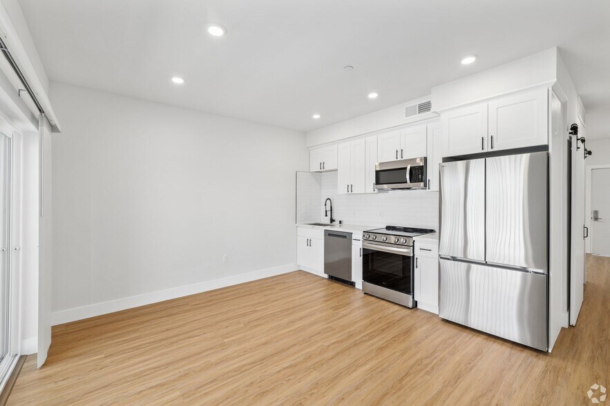 Interior Photo - Pacific Heights II