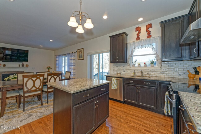 Building Photo - 1 Haywood Ln