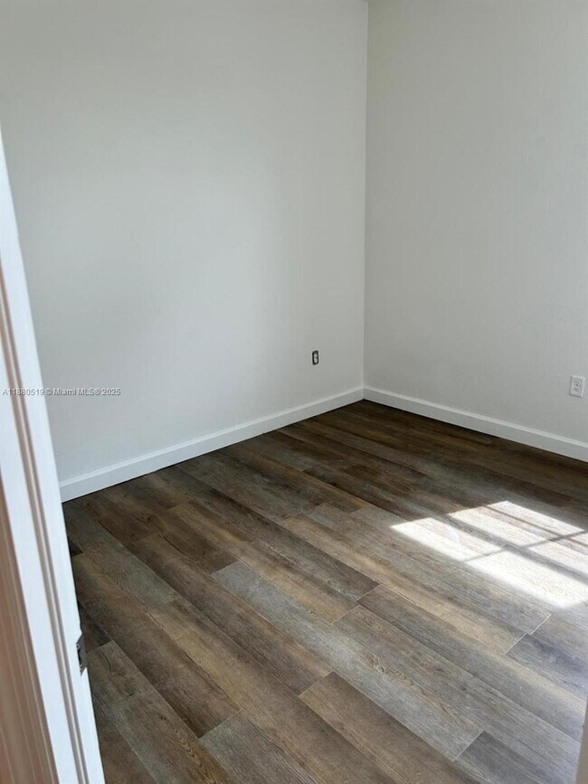 Building Photo - 9262 W 33rd Ln