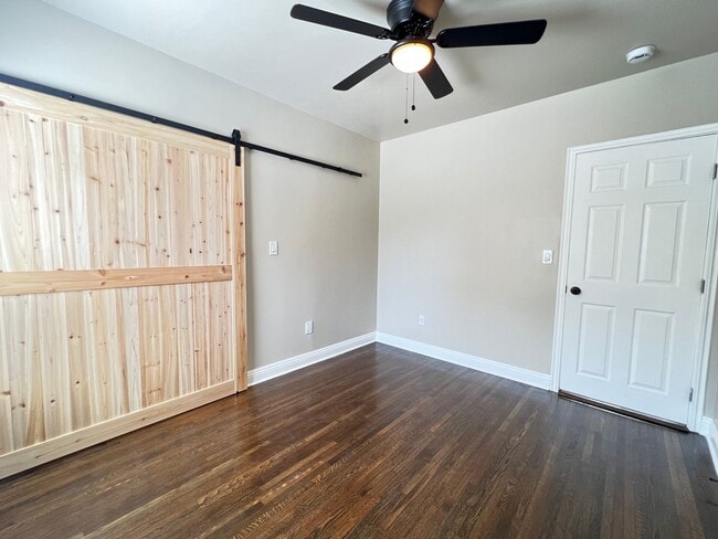Building Photo - Craftsman Beauty with Upgrades | 2 Bed | 1...