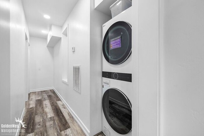 Building Photo - Modern 3Bdm 1Ba Unfurnished Downstairs Uni...