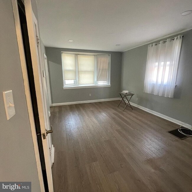 Building Photo - 1430 Greeby St