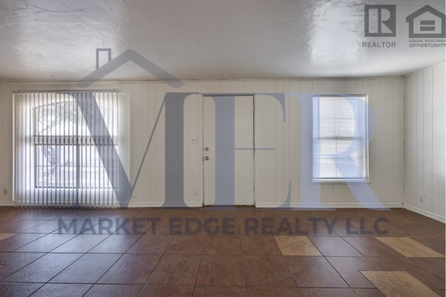 Building Photo - 3Bed/1Bath House at Chandler Blvd/McQueen Rd! Move-In Ready on 06/04/2026! -- NO HOA! RV GATE!