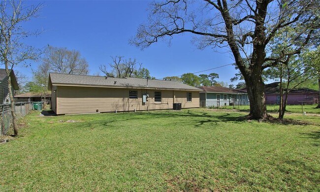 Building Photo - 6326 Guadalupe St