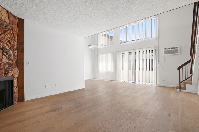 Building Photo - 3415 McLaughlin Ave in Mar Vista!  Steps t...