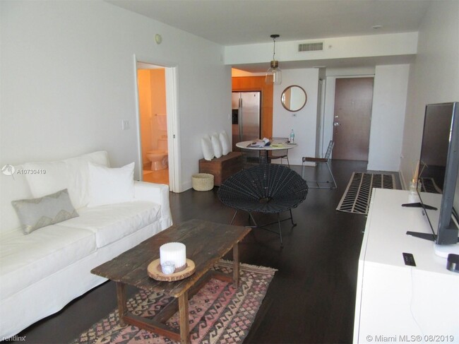 Building Photo - 1 br, 1 bath Condo - 6365 Collins Ave Grea...