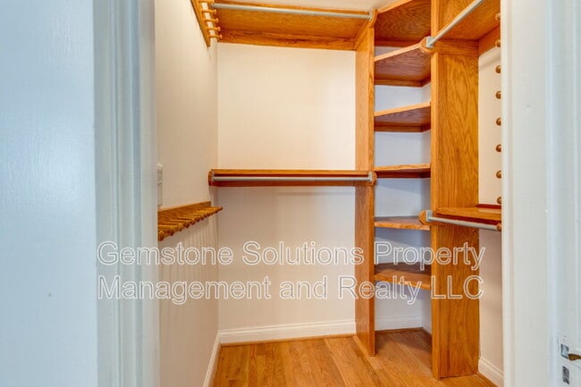 Building Photo - 502 32nd Ave S