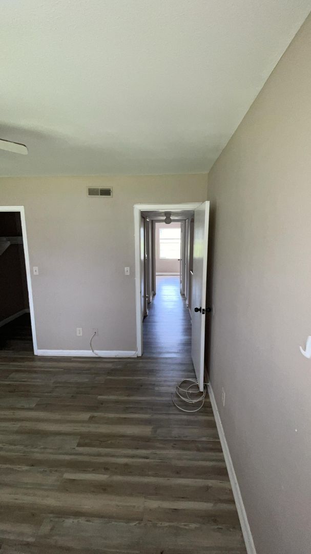 Building Photo - Palm West Condo - Wood