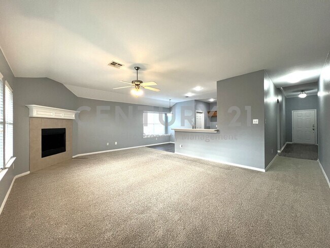 Building Photo - Well Maintained 4/2/2 Home Nestled on Corner Lot in Ft. Worth!