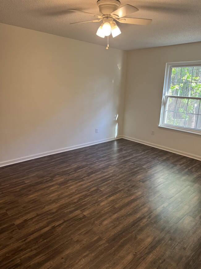 Building Photo - 255 Skate Dr