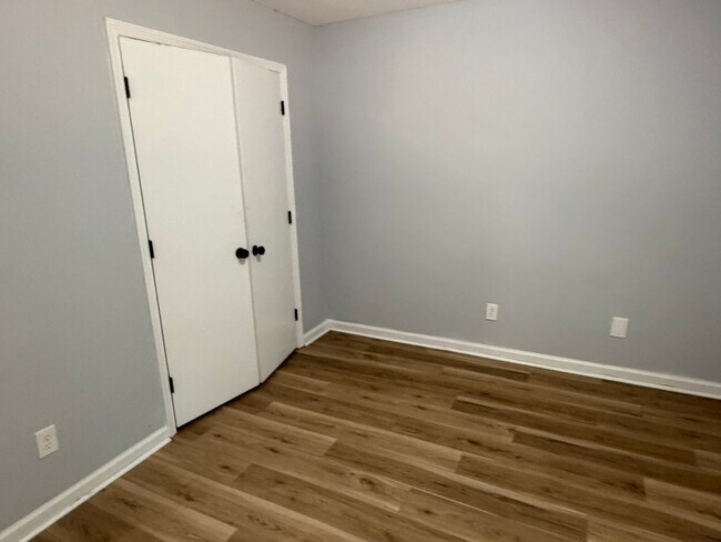 Building Photo - 839 Barringer Dr