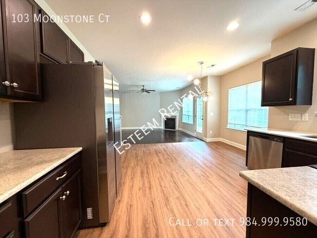Building Photo - 103 Moonstone Ct