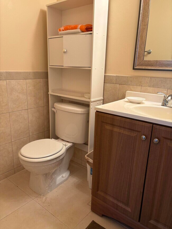 Building Photo - 115 Camden E