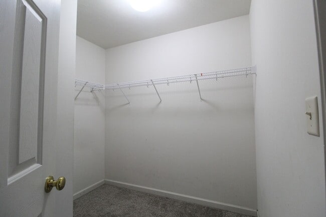 Building Photo - 3-Bedroom Townhome with Bonus Room, Large Deck and Garage!