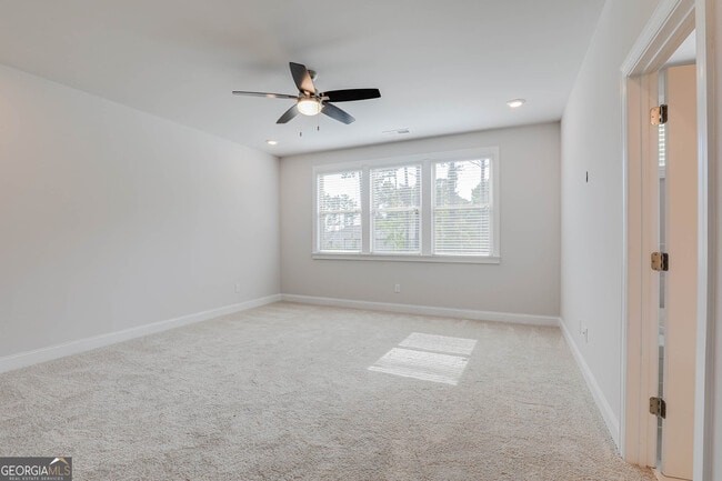 Building Photo - 320 Caledonia Ct