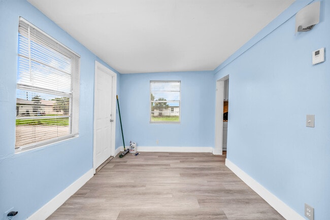 Building Photo - 1497 Silver Beach Rd