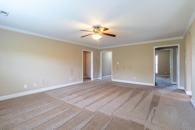 Building Photo - 839 Wells Rd