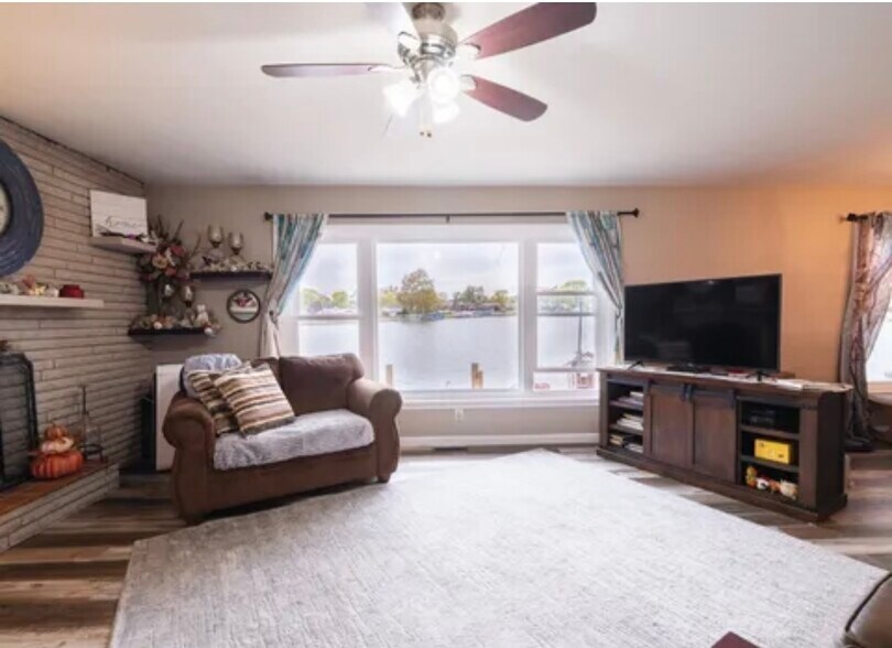 Building Photo - 3 Rosewood Ln