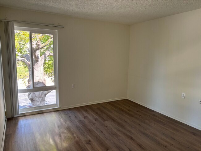 Building Photo - 2280 Via Mariposa W